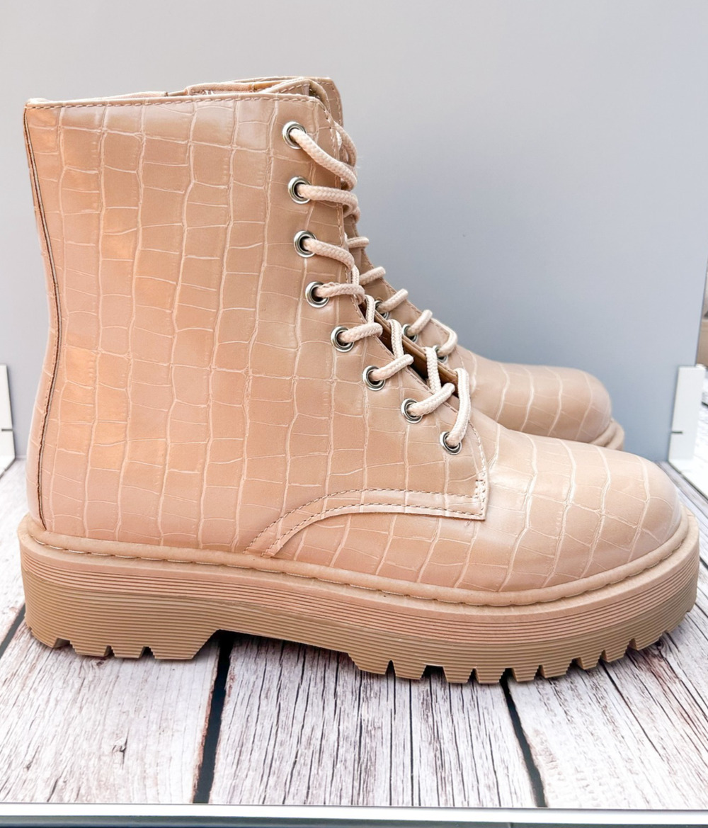 Qupid Women's Croc Embossed Platform Combat Boots Lug Sole Side Zip Size 9/9.5